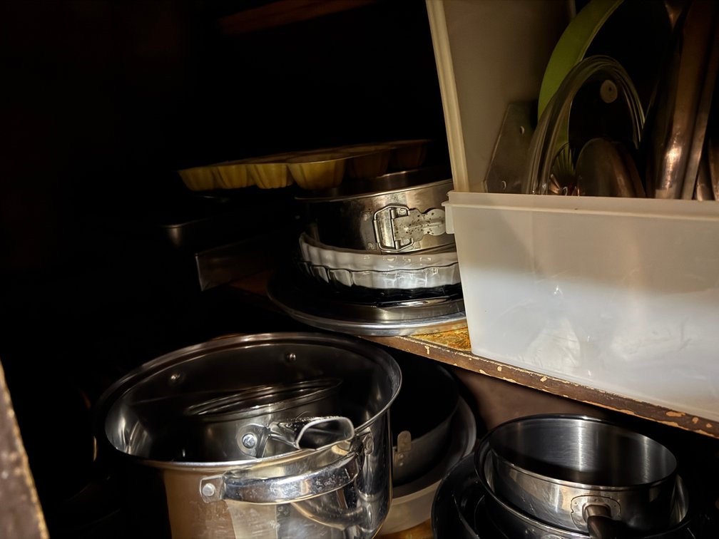 Contents of lower cabinet and drawers photo 3