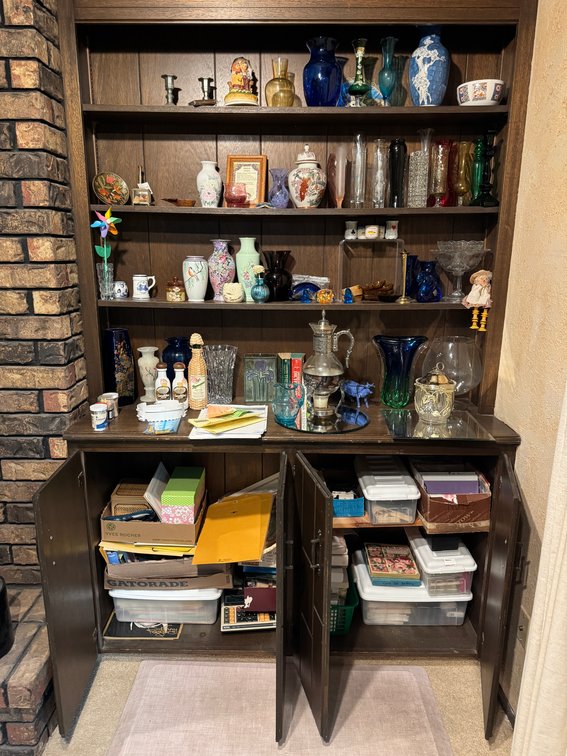 Contents of cabinet, glassware,