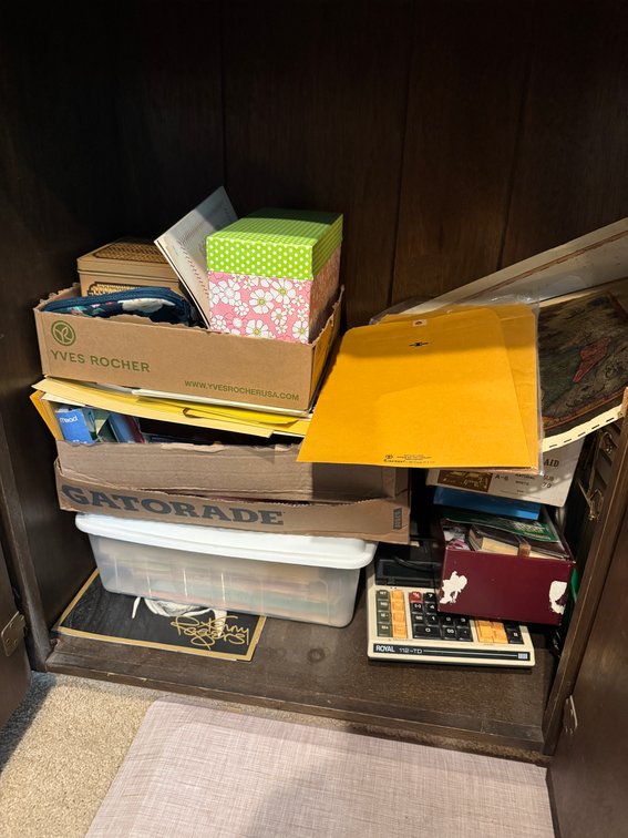 Contents of cabinet, glassware, photo 4