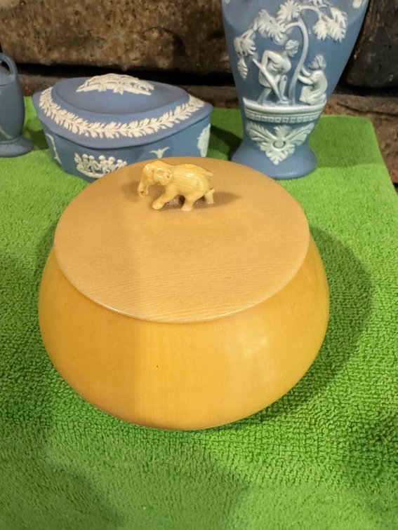 Wedgewood Refrigerator Dish, Mother rose Ivory Hair Receiver photo 4