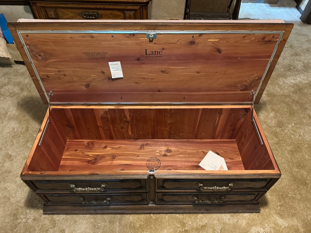 Lane Cedar Chest Alta Vista Virgina