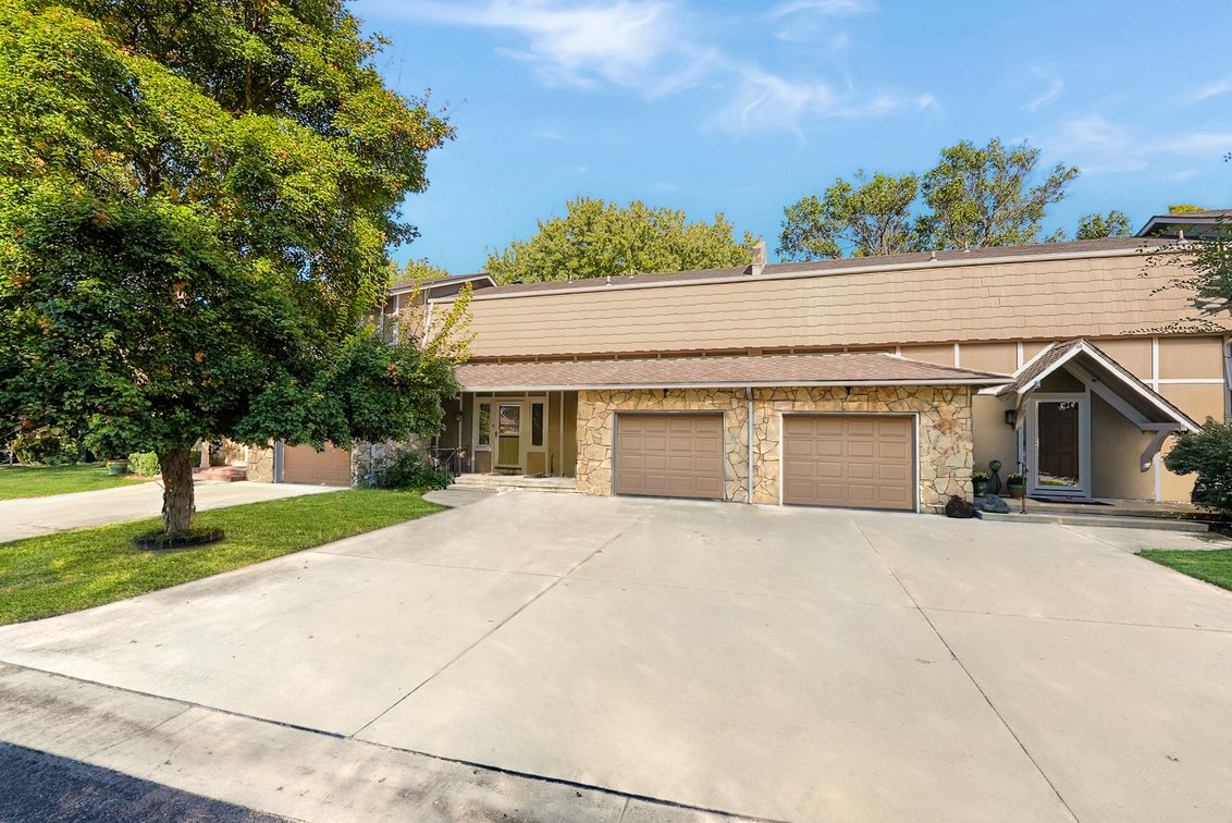 Rolling Hills Estates Condominium: 120 N Maize Rd. Unit 23, Wichita, KS 67209 photo 2