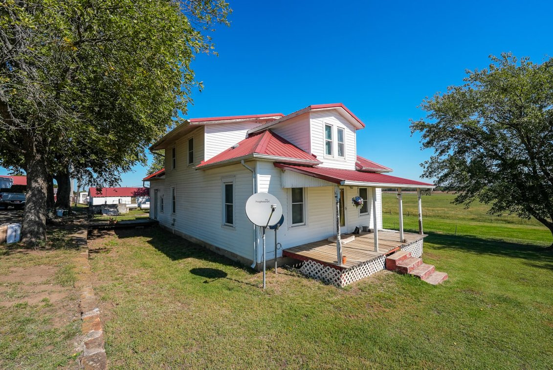 115.8 Acres Farm House, Barns & Pasture near Toronto in Greenwood County, Kansas photo 4