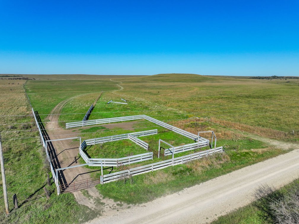 1,120+- Acres Kansas Native Bluestem Pasture Ranch – Woodson County, Kansas photo 1