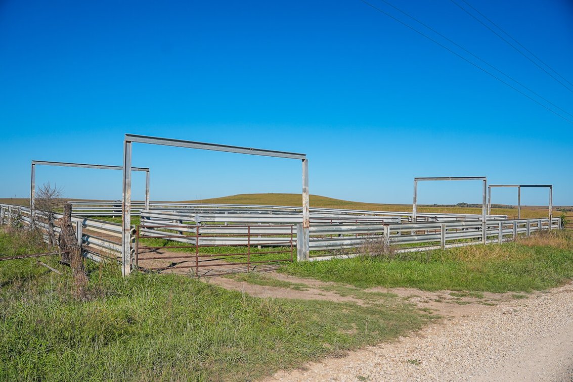 1,120+- Acres Kansas Native Bluestem Pasture Ranch – Woodson County, Kansas photo 3