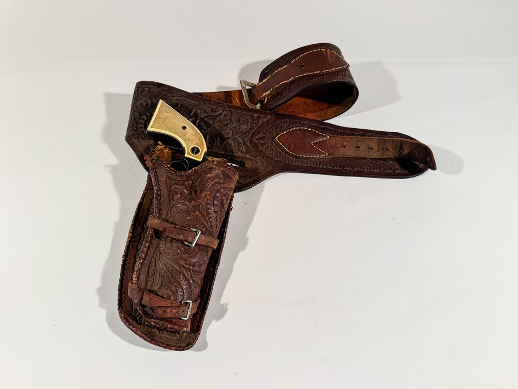 Rohmgmbh RG63 22 Magnum Double Action Revolver SN 066174 with Leather Belt Holster photo 2