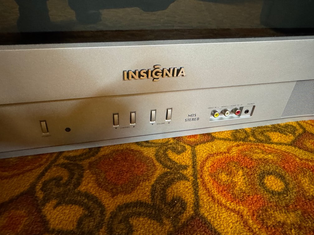 Insignia TV and VHS DVD Player photo 2