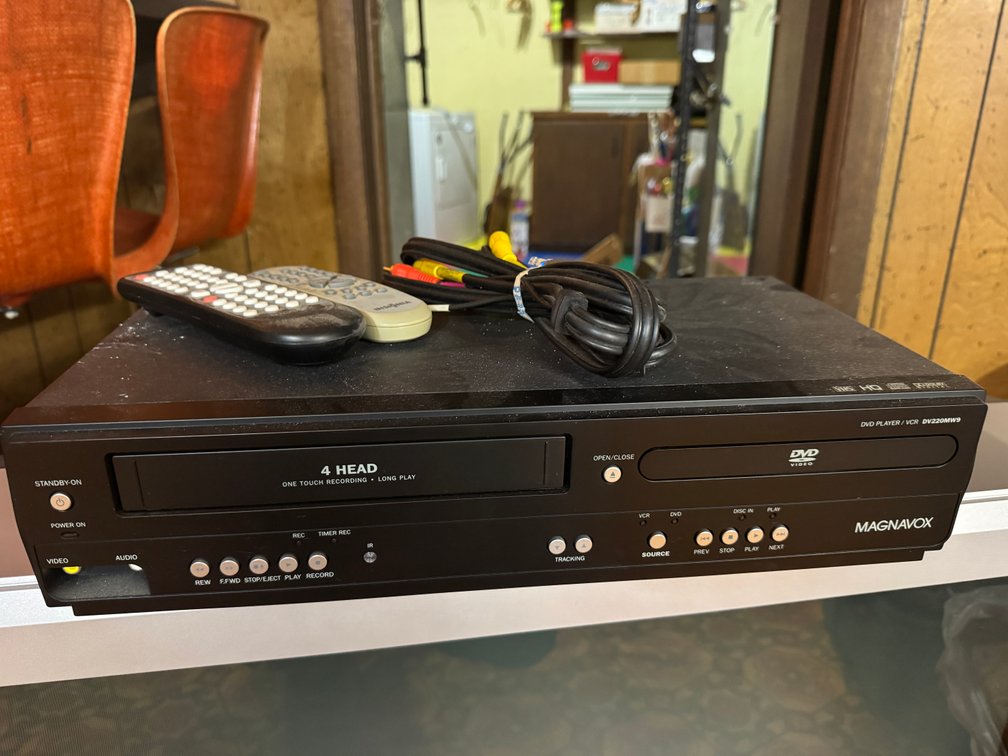 Insignia TV and VHS DVD Player photo 3