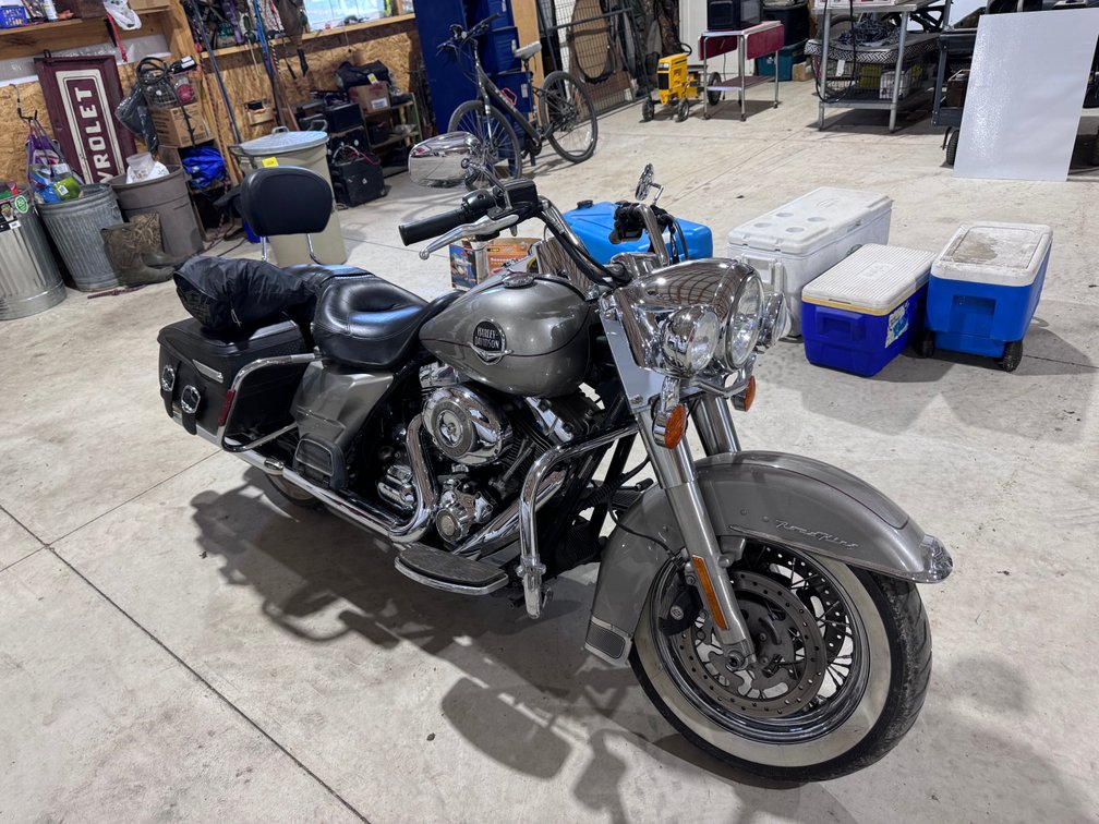 09 Harley Davidson, 03 F250, 88 Chevy 3500, Antiques, Guns and Collectables photo 2