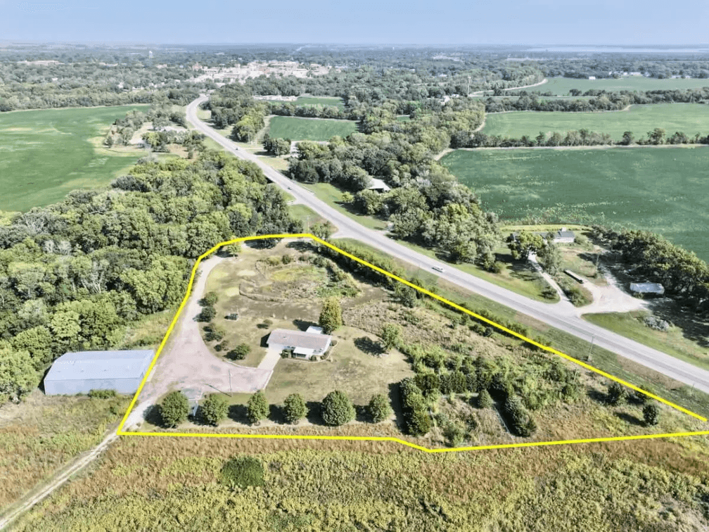 1509 SW HWY 77, El Dorado, KS – 3 Bed 2 1/2 Bath House on 4.6 Acres photo 2