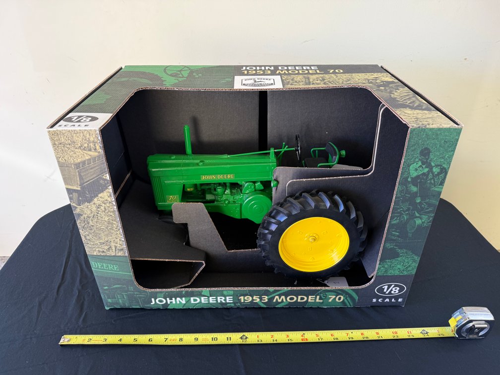 Antique Toy Tractors and Collectibles Auction photo 2