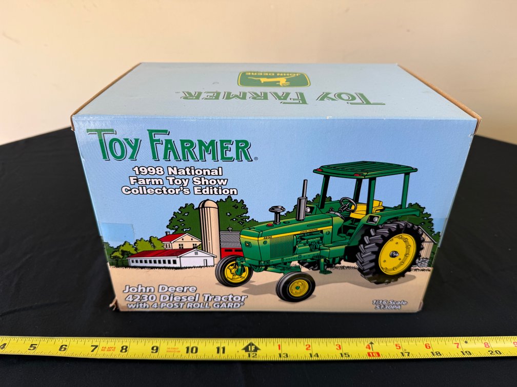 Antique Toy Tractors and Collectibles Auction photo 4