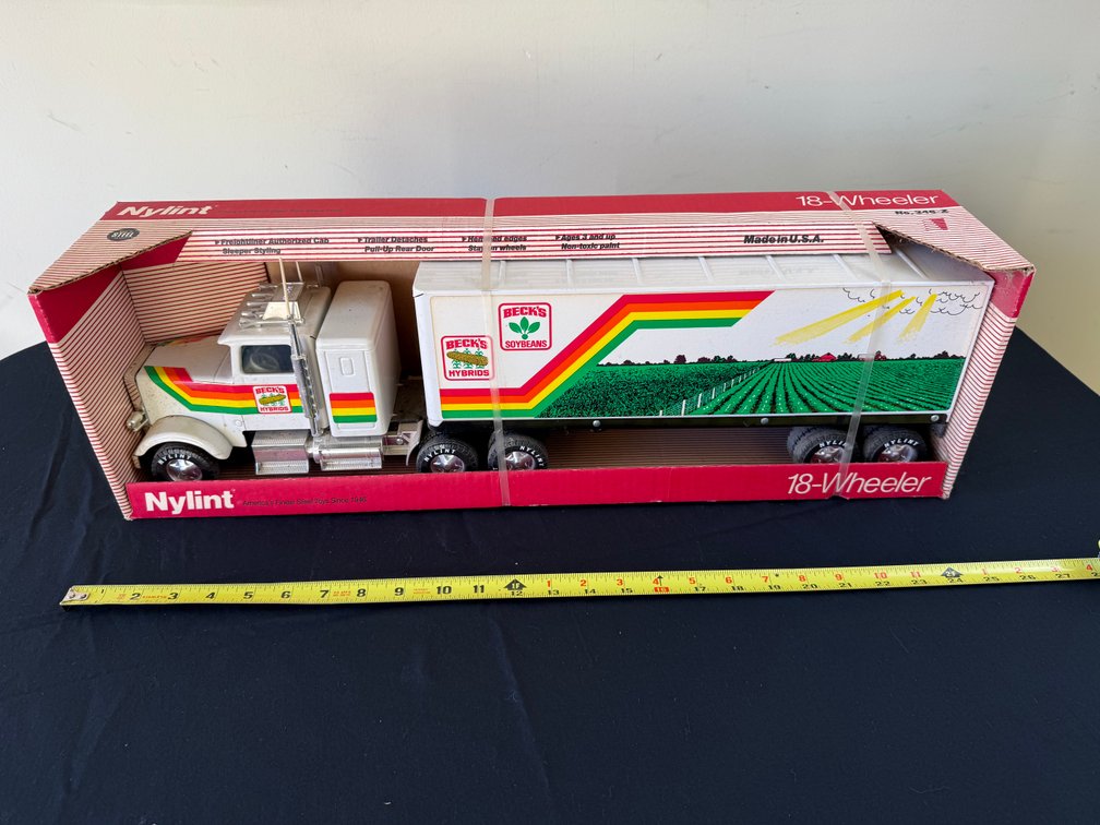 Antique Toy Tractors and Collectibles Auction photo 5