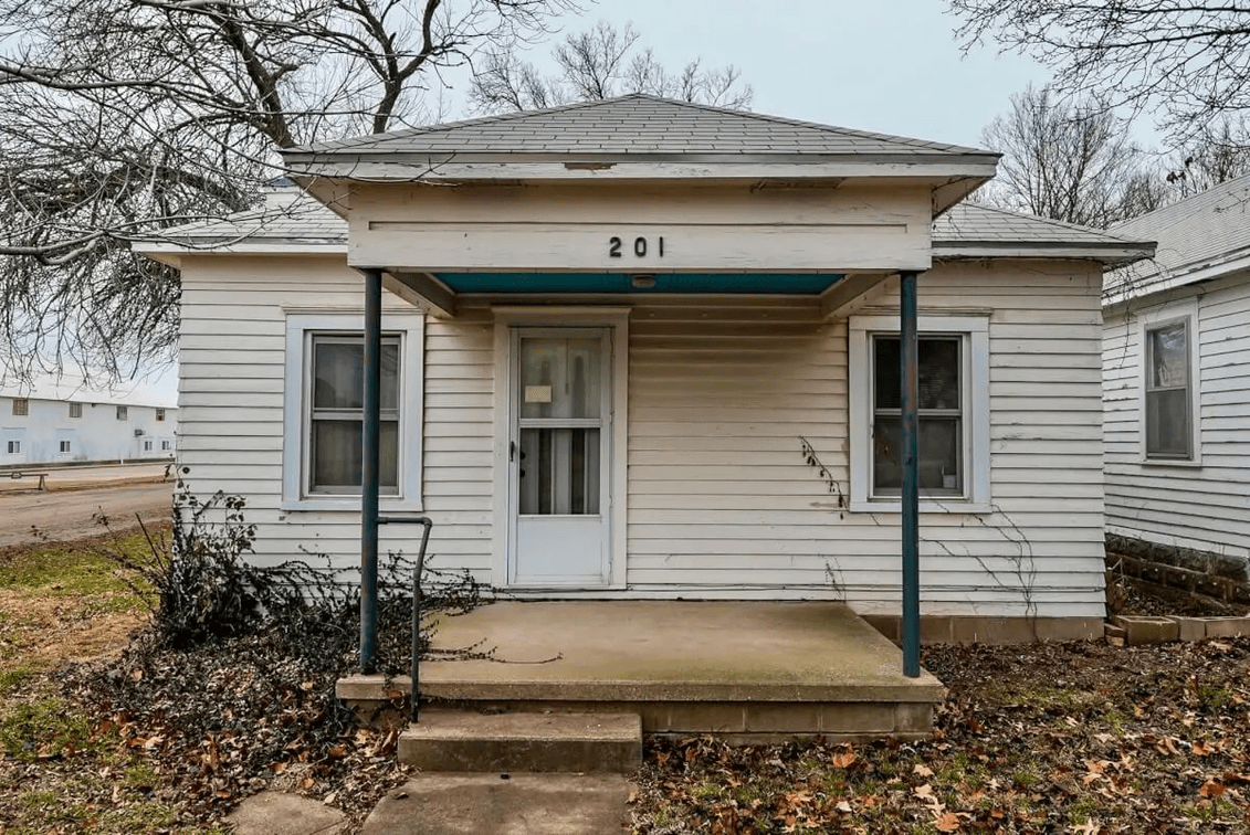 Investment Real Estate Auction: 201 W Olive Ave, El Dorado, KS 67042 photo 2