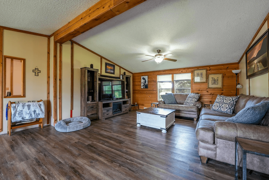9224 W 82nd St N, Valley Center KS: 4 Bed 2 Bath on 4.7 Acres photo 4