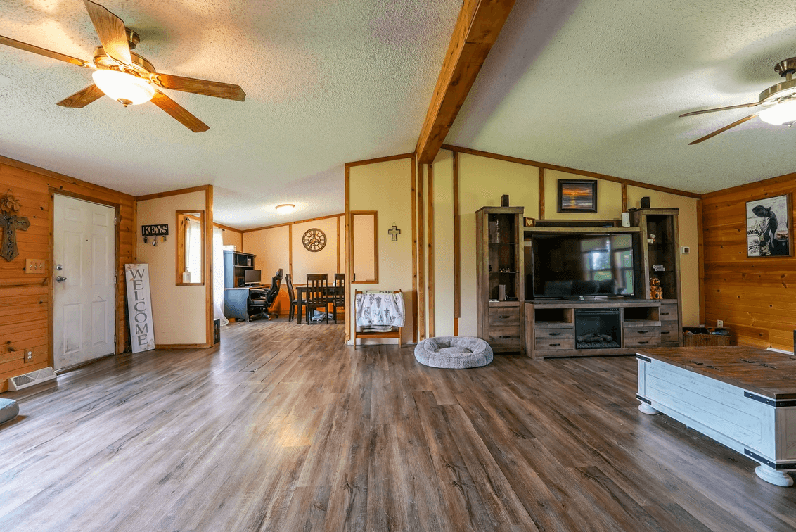 9224 W 82nd St N, Valley Center KS: 4 Bed 2 Bath on 4.7 Acres photo 5