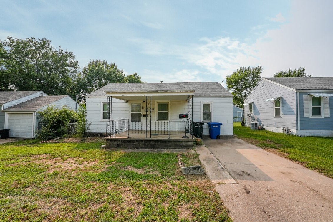2 Bed 1 Bath Home: 1507 Moyle St, Augusta, KS 67010 photo 1