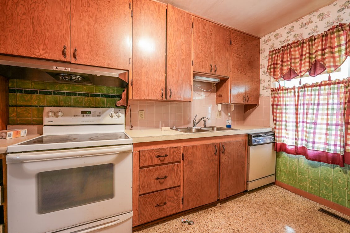2 Bed 1 Bath Home: 1507 Moyle St, Augusta, KS 67010 photo 5