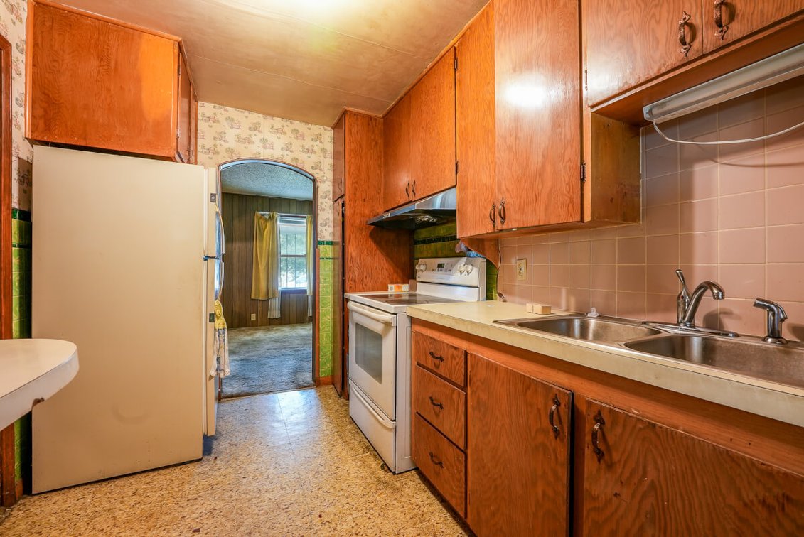 2 Bed 1 Bath Home: 1507 Moyle St, Augusta, KS 67010 photo 6