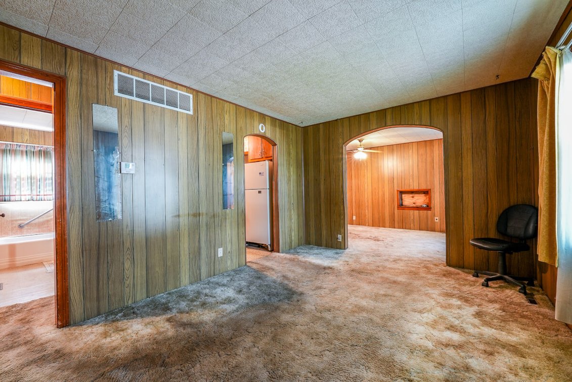 2 Bed 1 Bath Home: 1507 Moyle St, Augusta, KS 67010 photo 4
