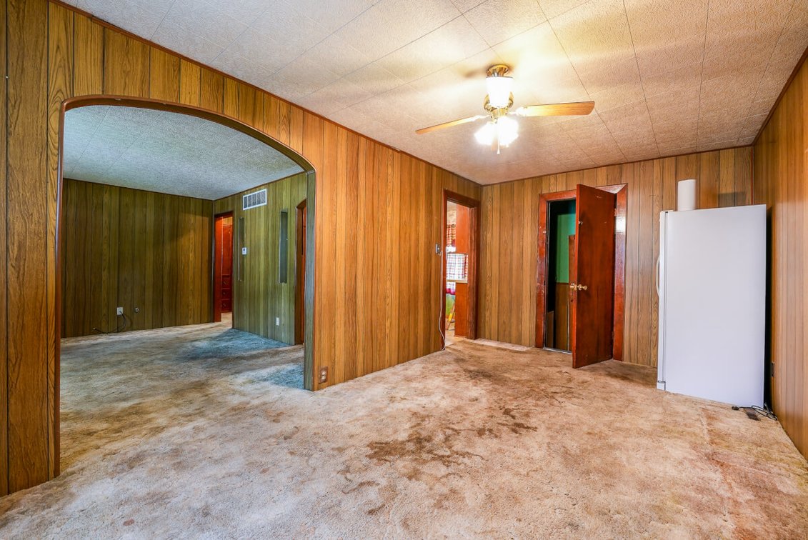 2 Bed 1 Bath Home: 1507 Moyle St, Augusta, KS 67010 photo 7