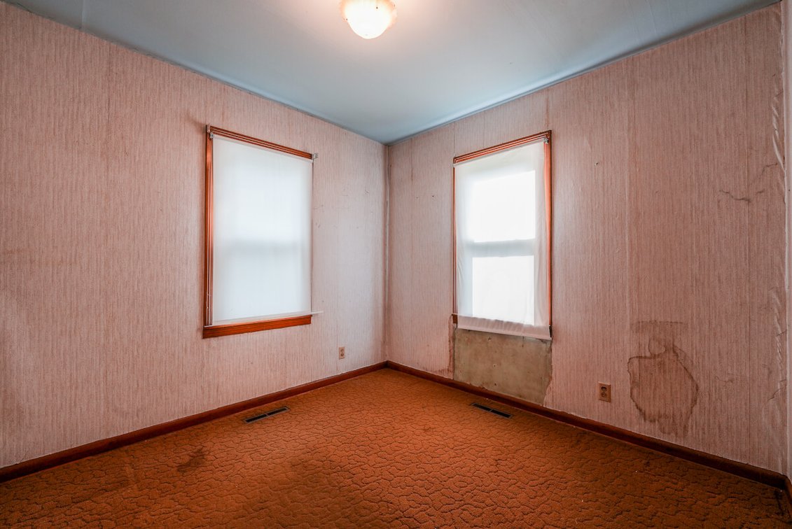 2 Bed 1 Bath Home: 1507 Moyle St, Augusta, KS 67010 photo 10