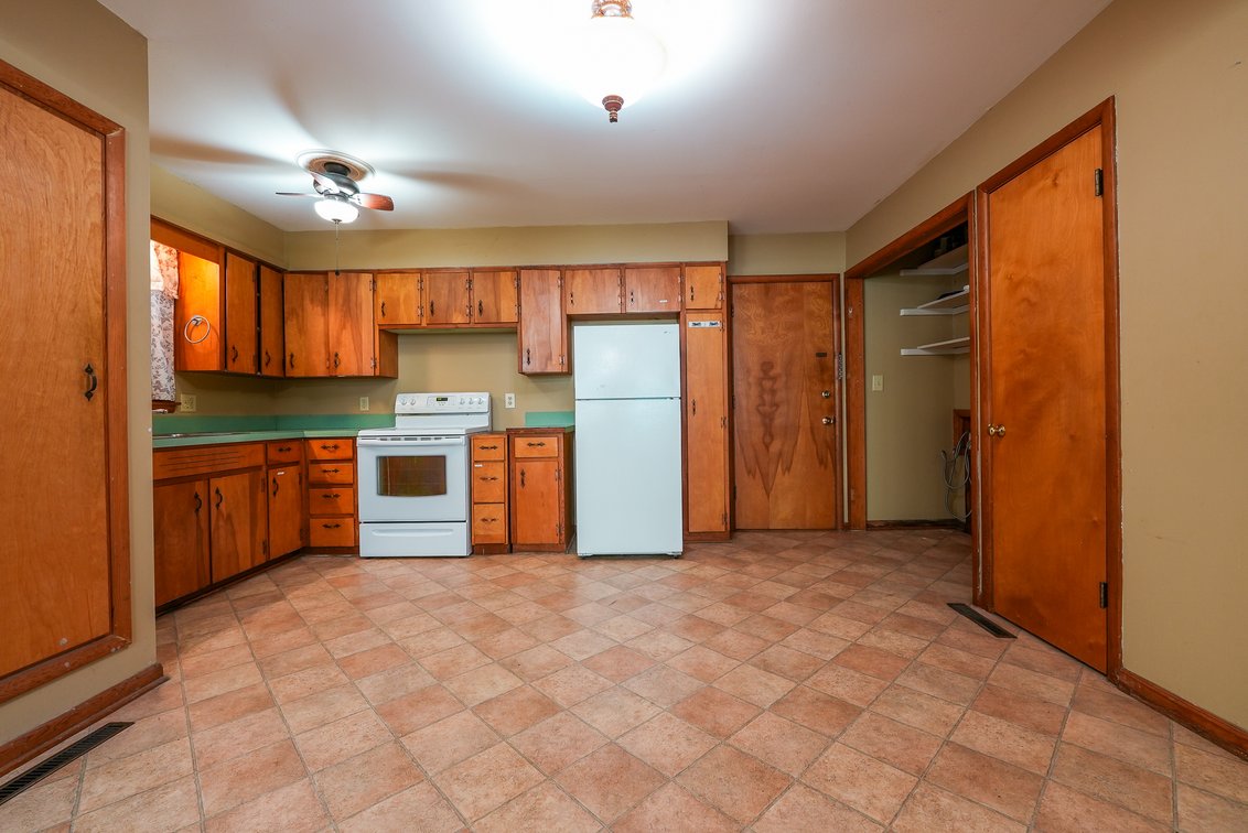 1620 Montana, El Dorado, KS – Residential Real Estate Auction photo 8