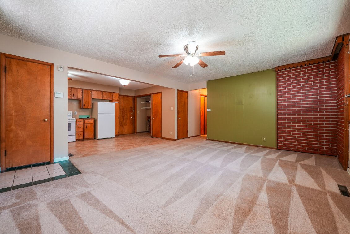 1620 Montana, El Dorado, KS – Residential Real Estate Auction photo 2