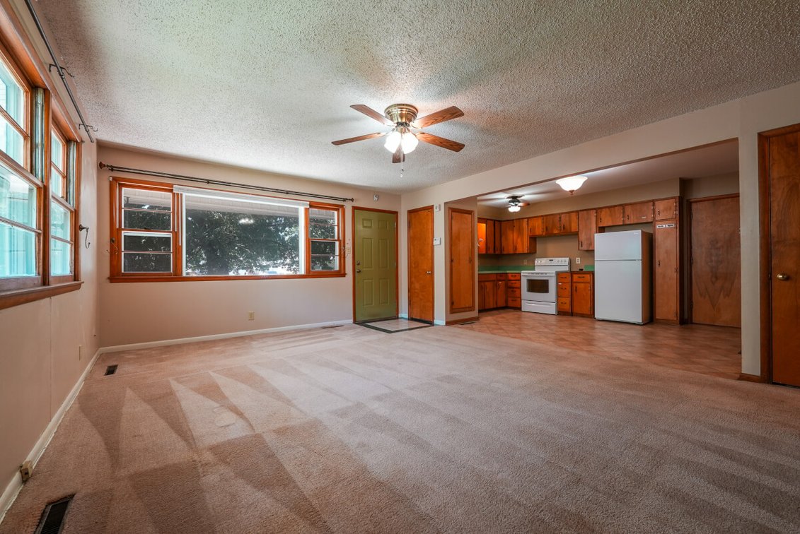 1620 Montana, El Dorado, KS – Residential Real Estate Auction photo 3