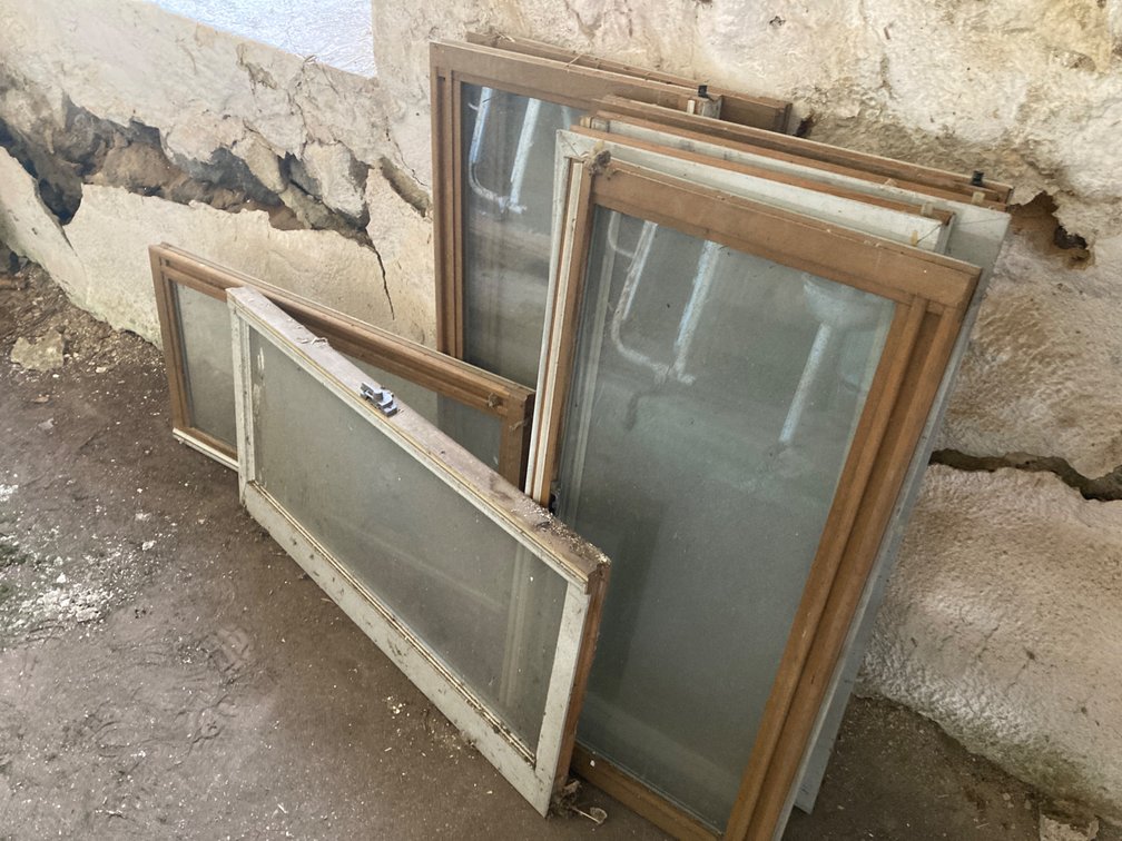 (8) Windows