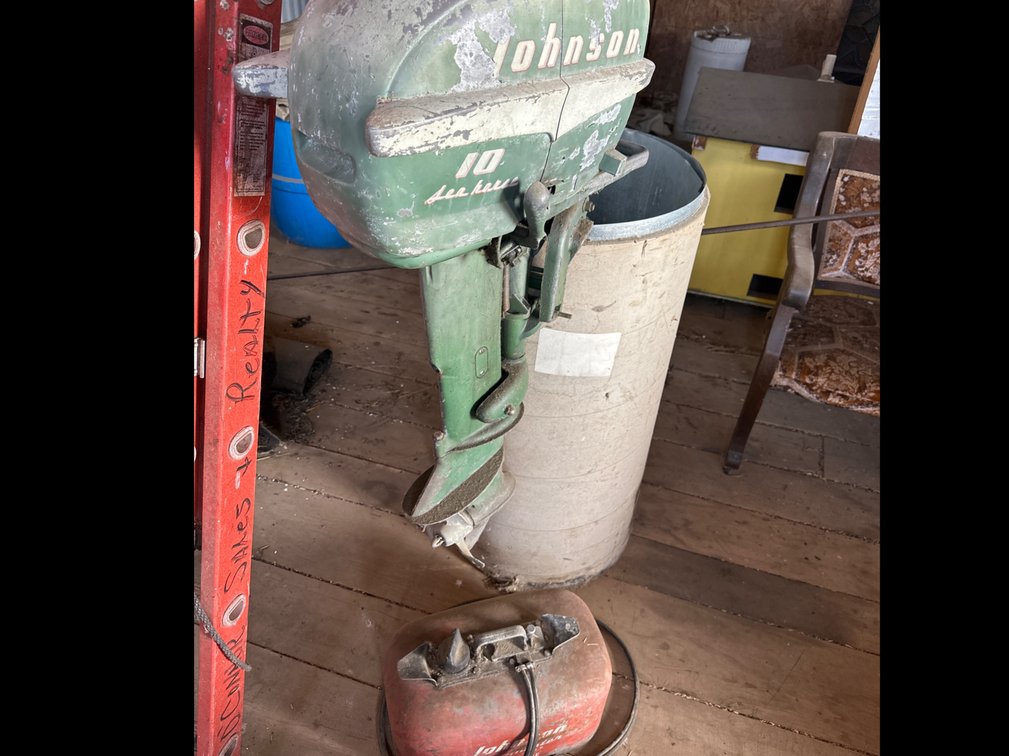 Johnson 10 Sea Horse Boat Motor, Gas Can