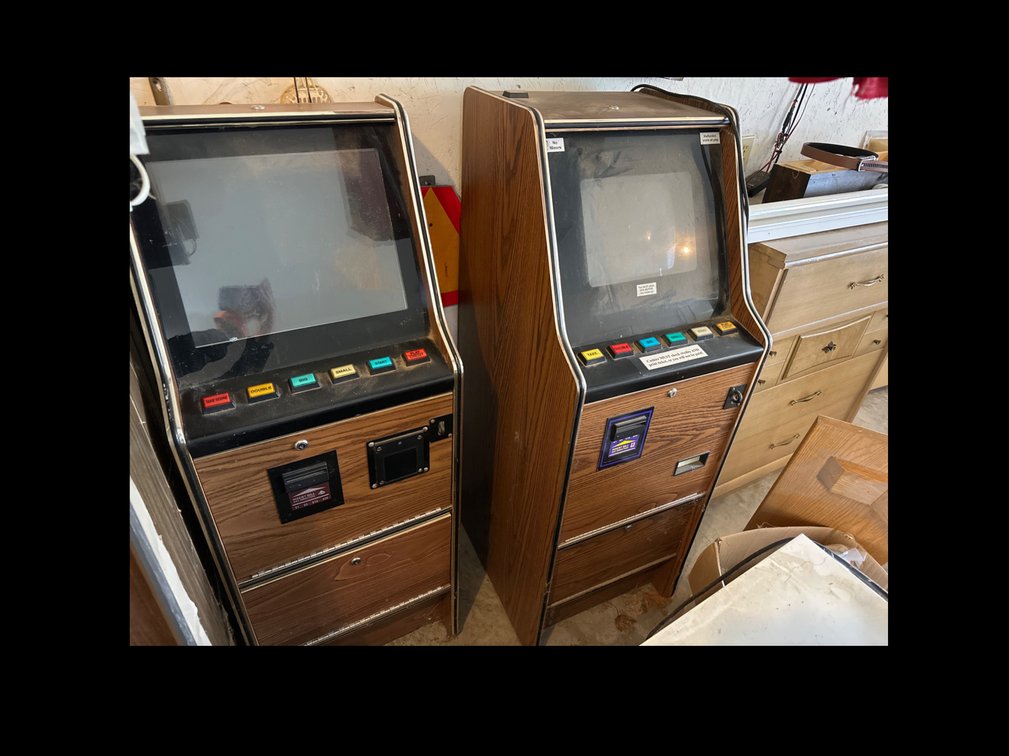 Diamond Dogs Gambling Machines-DON’T WORK