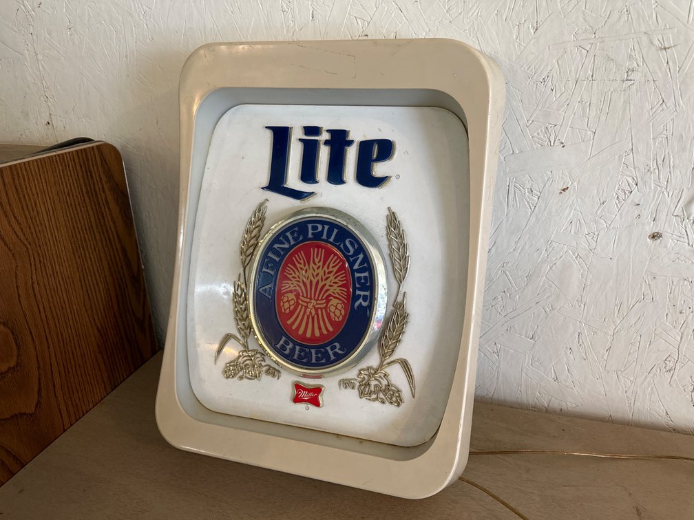 Lite Beer Sign-Needs New Bulb