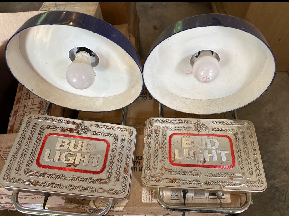 2 Bud Light Lights