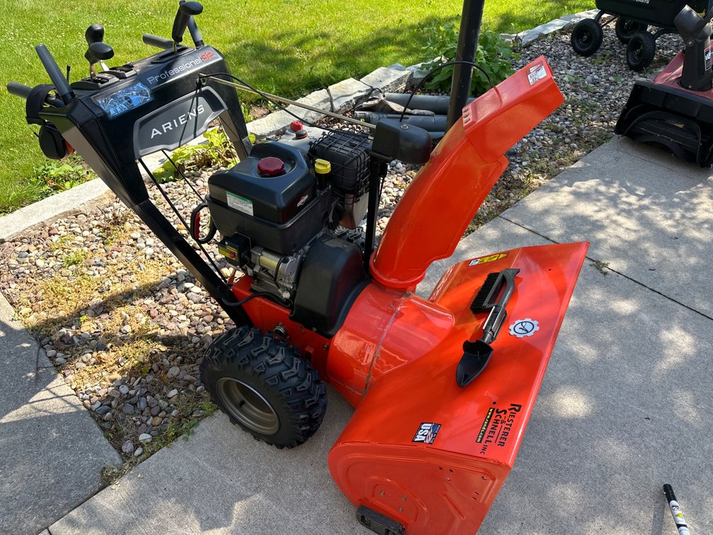 Ariens Professional 32 Snowblower