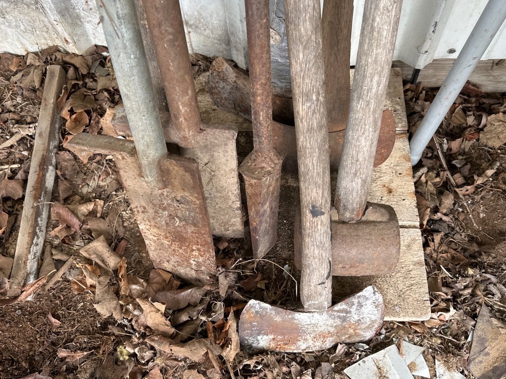Malls, Axes