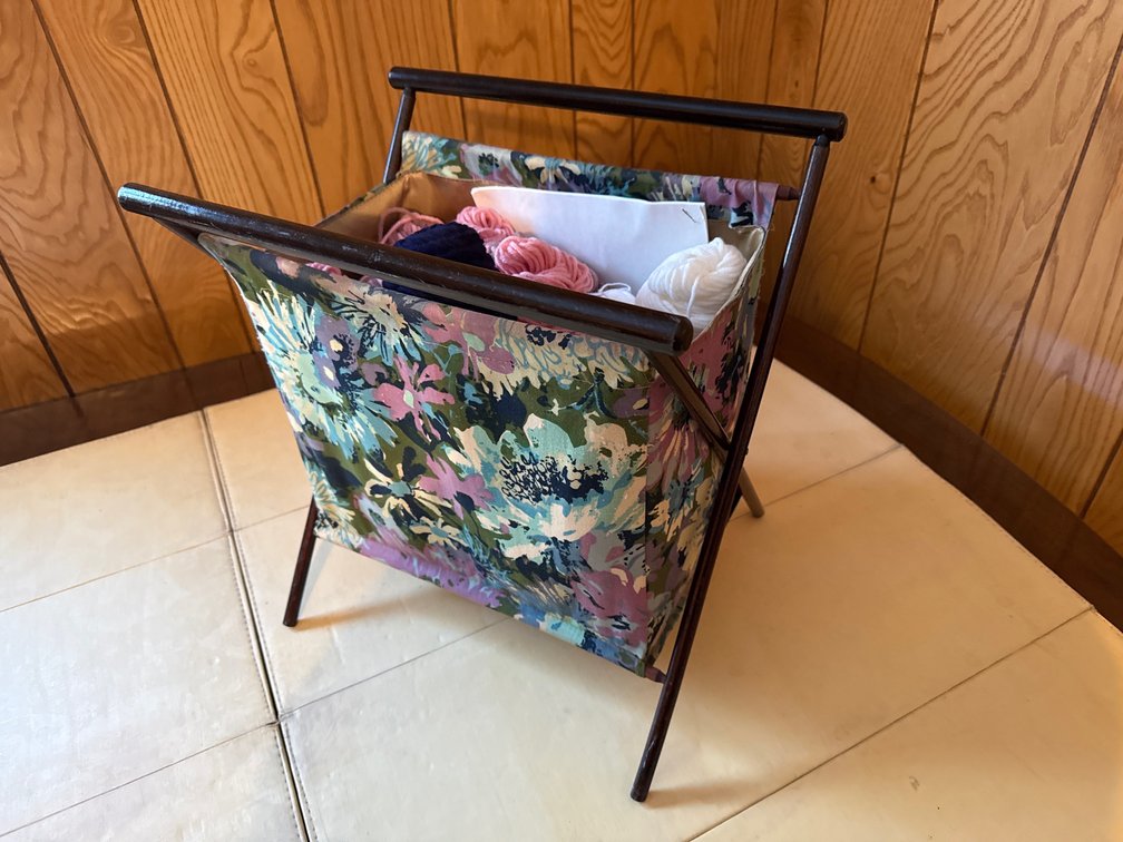 Fabric Folding Caddie with Yarn