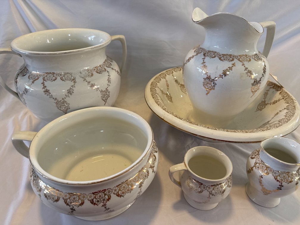 Homer Laughlin 6 Piece Chamber Set