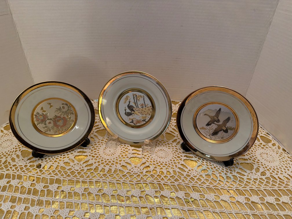 The Art of Chokin-6” and 6.25” Plates with Stands