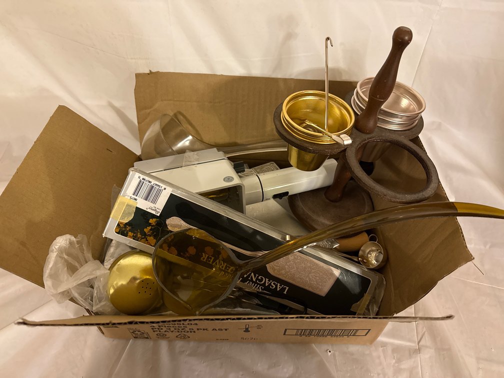 Condiment Holder, Crumb Catcher Set, Lasagna Server, Serving Utensils and Mire