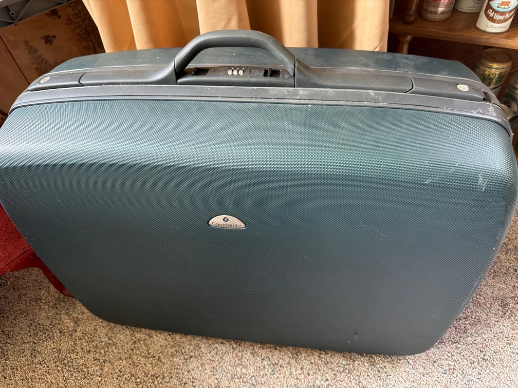 Hard Side Samsonite Luggage/No Key
