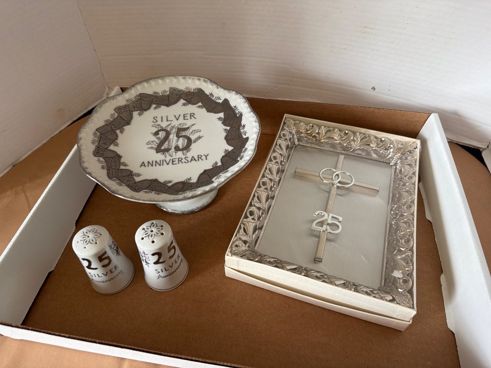 25th Wedding Anniversary Pieces