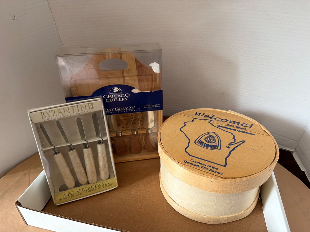 FFA Alumni Cheese Box, Cheese Knives-New