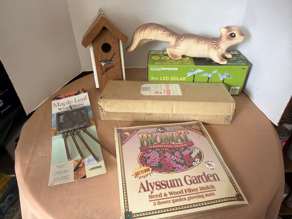 Lawn and Garden Decorations, Bird Houses