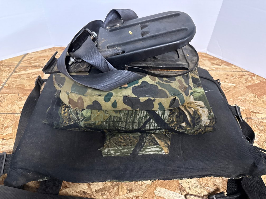 Tree Stand Cushion & Hardware