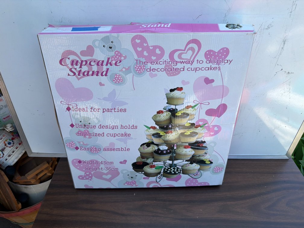 Cupcake Stand-In Box