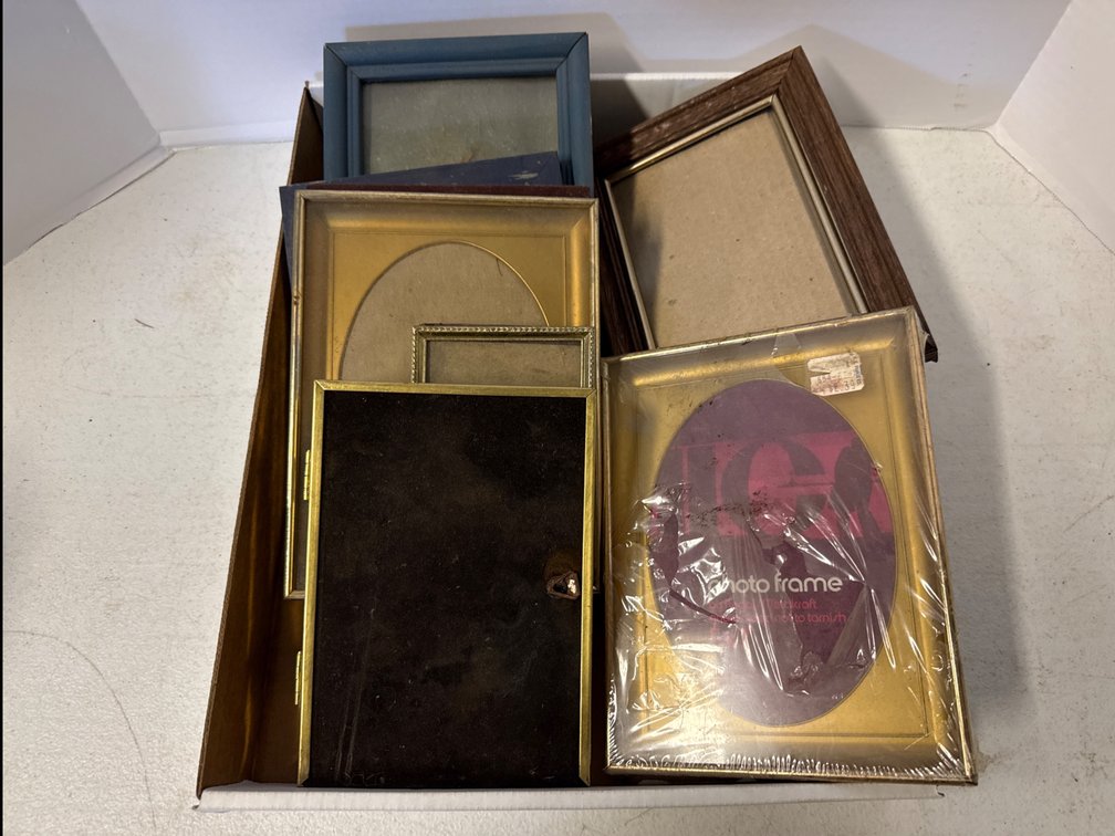 Picture Frames-Mostly 5x7