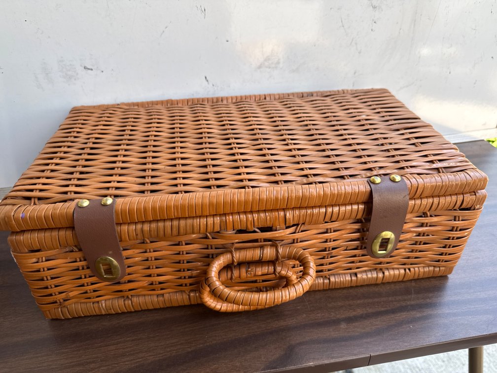 Picnic Basket-Broken Latches