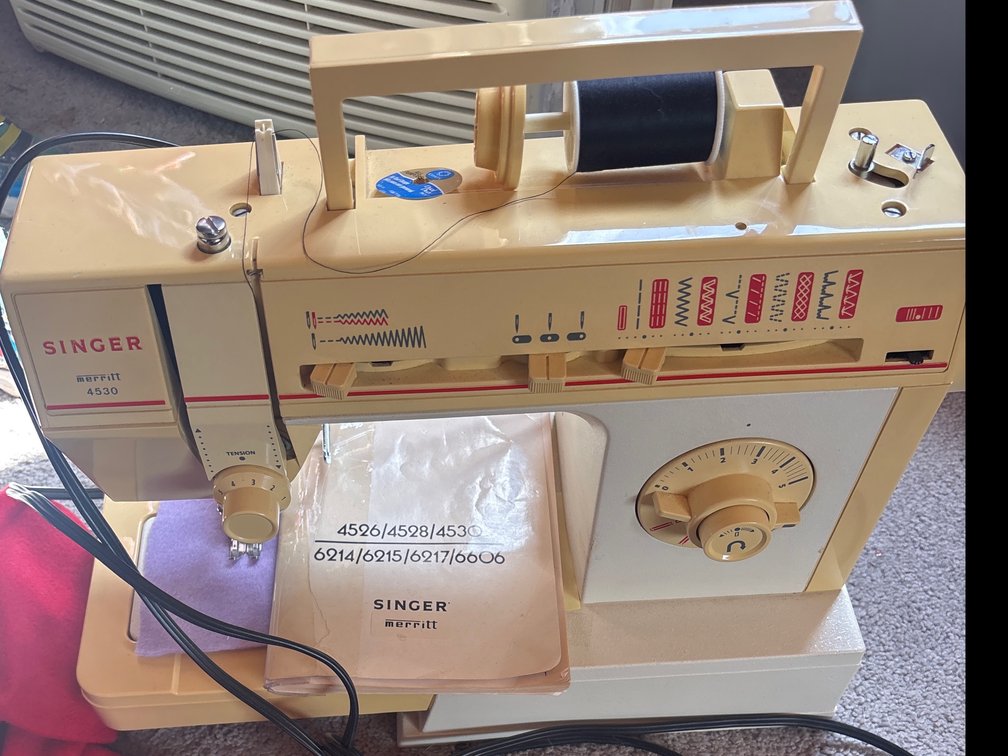 Singer Merritt 4530 Sewing Machine, Pedal and Cover