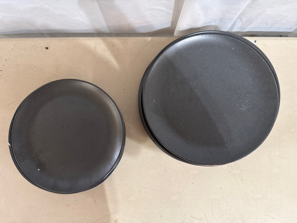 Set of 8 Medium and 8 Large Plates